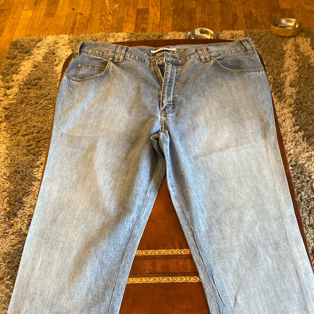 Men’s light Mavi Jeans.